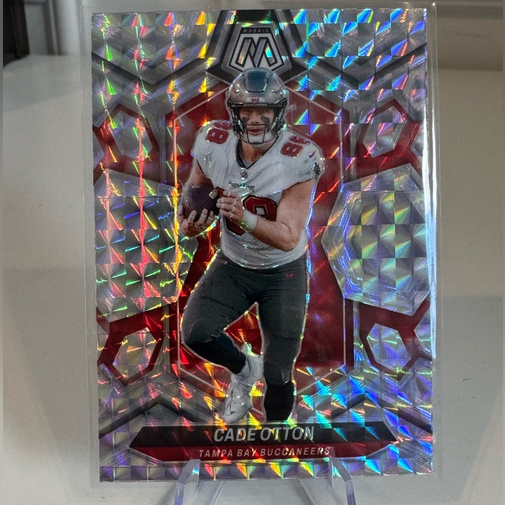Cade Otton 2024 Silver Panini Prizm